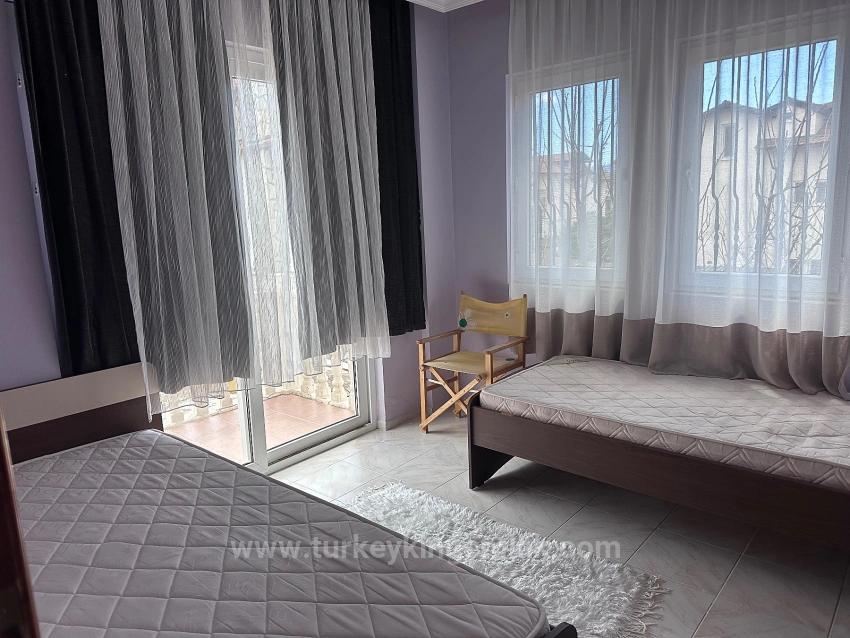 Charaktervolle Villa Auf Einem 500 M² Großen Privatgrundstück – Bietet Großes Potenzial.