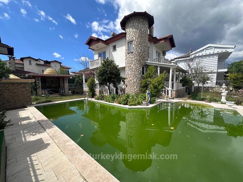 Charaktervolle Villa Auf Einem 500 M² Großen Privatgrundstück – Bietet Großes Potenzial.