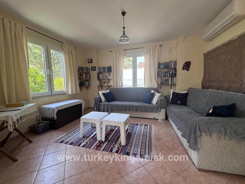 In Gülpınar Mit Bergpanorama Und Zu Fuß Erreichbar Zum Stadtzentrum Freistehende Villa