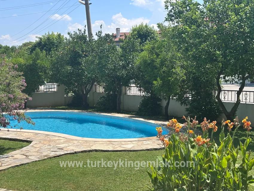 In Gülpınar Mit Bergpanorama Und Zu Fuß Erreichbar Zum Stadtzentrum Freistehende Villa