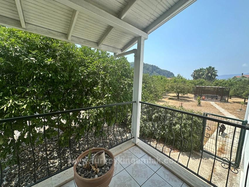 Traditionelles Türkisches Haus Mit Großem Grundstück