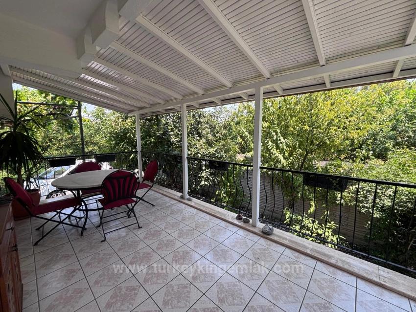 Traditionelles Türkisches Haus Mit Großem Grundstück