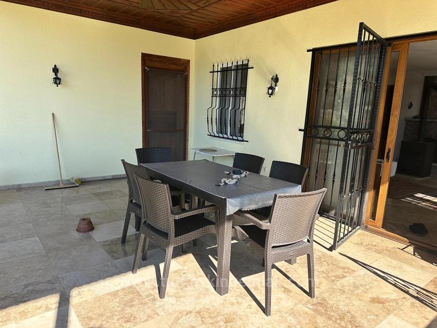 Traditioneller Bungalow (3+1 Schlafzimmer) Mit Privatem Pool Und Blick Auf Montenegro – Langzeitmiete