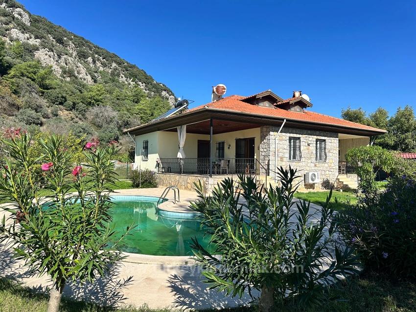 Traditioneller Bungalow (3+1 Schlafzimmer) Mit Privatem Pool Und Blick Auf Montenegro – Langzeitmiete