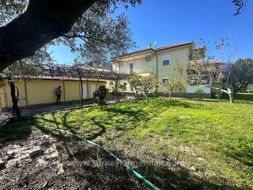 Großartige Gelegenheit Für Zwei Wohneinheiten – Unbegrenztes Potenzial Auf Einem 1.000 M² Großen Grundstück