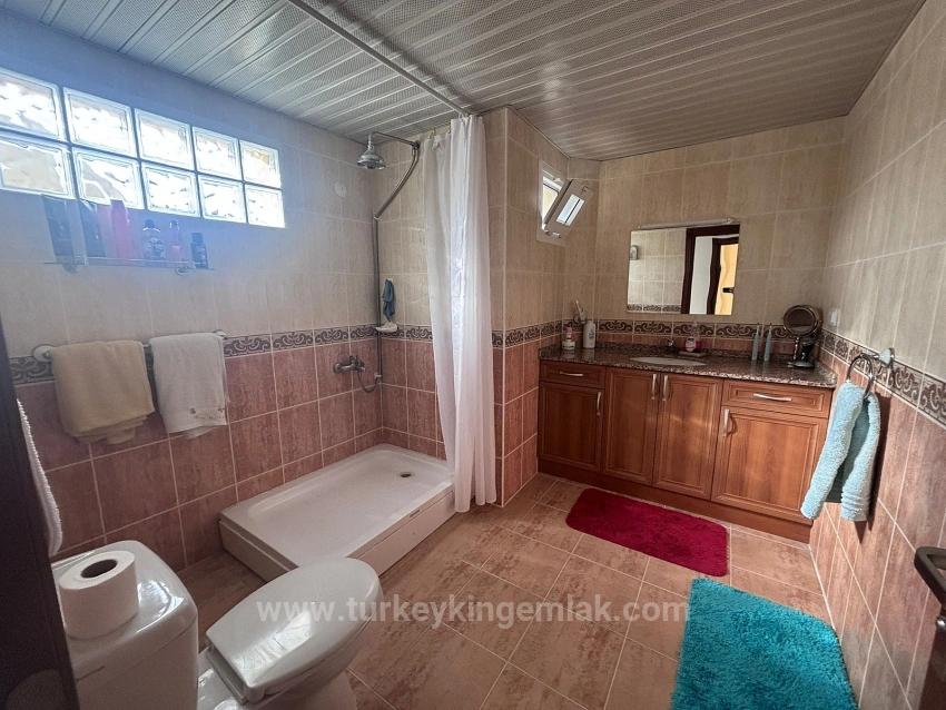 Villa Mit Gemeinschaftspool In Einer Kleinen, Abgeschlossenen Wohnanlage