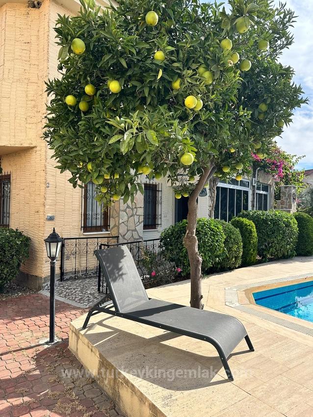 Doppelhaushälfte In Einer Ruhigen Und Friedlichen Anlage Im Zentrum