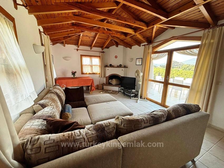 Eine Zeitlose Villa Im Einklang Mit Der Natur.