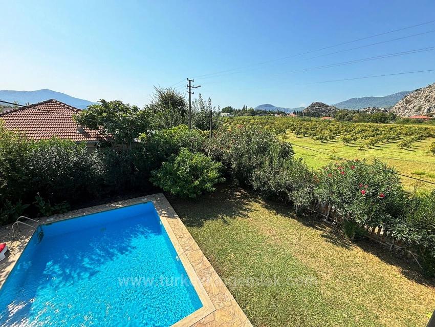 Eine Zeitlose Villa Im Einklang Mit Der Natur.