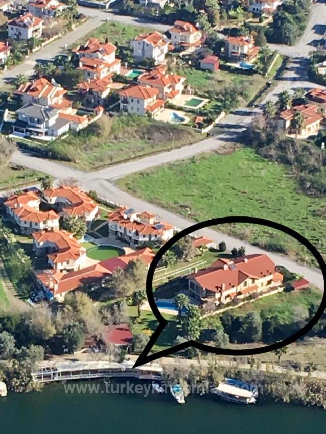 Prestigeträchtiges Leben Am See Und Investitionsmöglichkeit Mit Hoher Rendite