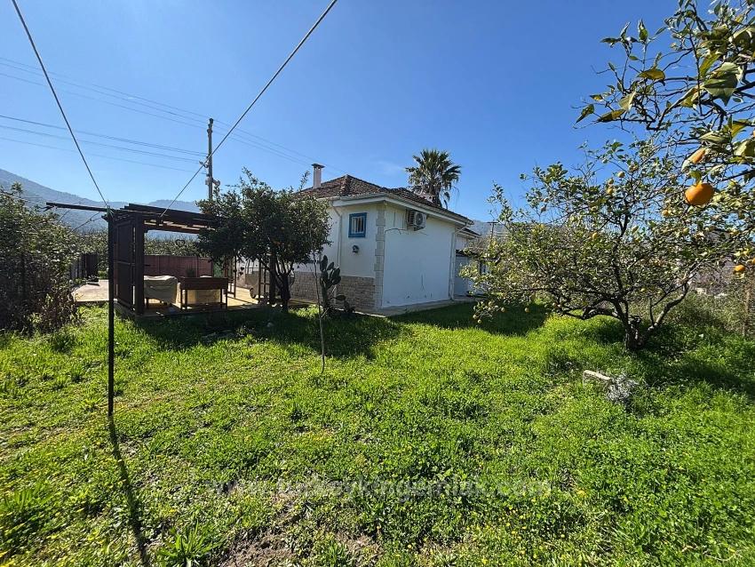 Privater Bungalow Zum Verkauf In Ortaca Okçular, Gelegen In Einem 459 M² Großen Garten!