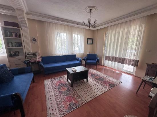 Charaktervolle Villa Auf Einem 500 M² Großen Privatgrundstück – Bietet Großes Potenzial.