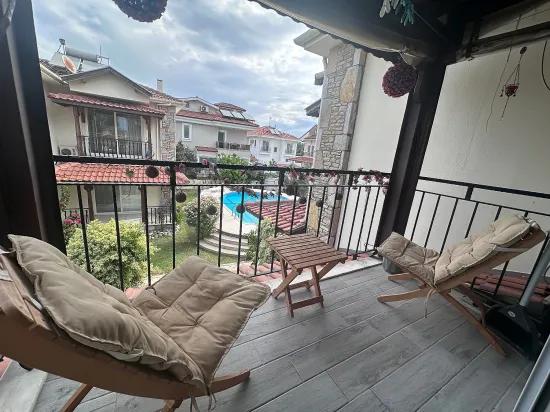 Dalyanda 1. Etage Apartment und geräumiger schöner Garten