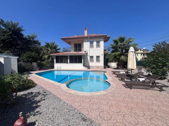 Ein Friedlicher Rückzugsort Inmitten Der Natur – Freistehende Villa In Marmarlı