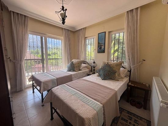 Ein Friedlicher Rückzugsort Inmitten Der Natur – Freistehende Villa In Marmarlı