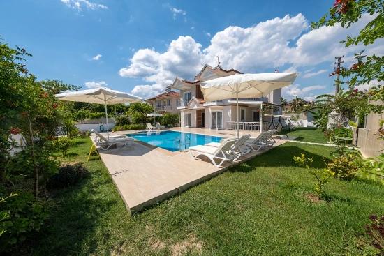 Versteckte Und Elegante Villa Mit 4 Schlafzimmern In Gülpınar – Villa İnci