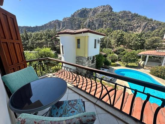 Villa Mit Zwei Schlafzimmern In Einem Charmanten Komplex In Gülpınar, Dalyan.