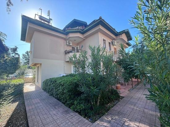 Stilvolle Und Gepflegte Ein-Zimmer-Wohnung Im Ersten Stock