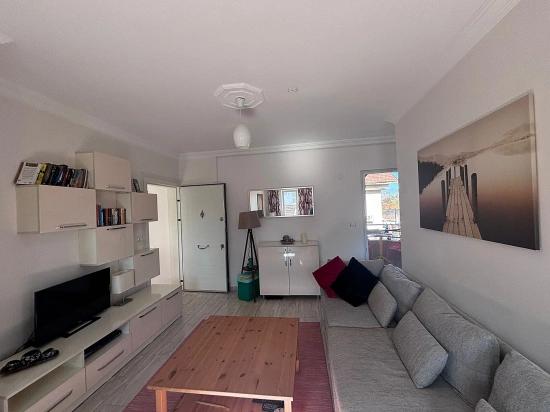 Stilvolle Und Gepflegte Ein-zimmer-wohnung Im Ersten Stock