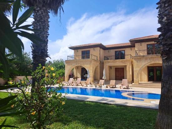 Eine Unvergleichliche, Palastartige Villa Im Herzen Von Dalyan.