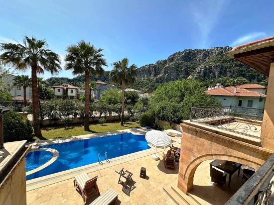Eine Unvergleichliche, Palastartige Villa Im Herzen Von Dalyan.