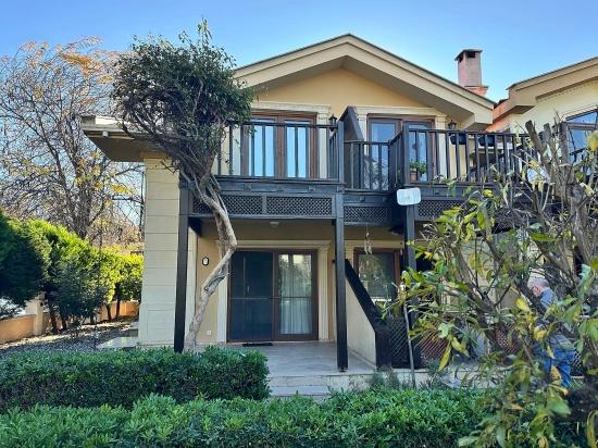 King’s Villa Nr. 1 – Exklusiver Lebensstil Mit Flussblick, Eleganz Pur