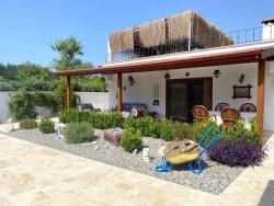 Ein Märchenhaftes Anwesen, Zwei Getrennte Leben