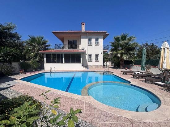 Ein Friedlicher Rückzugsort Inmitten Der Natur – Freistehende Villa In Marmarlı