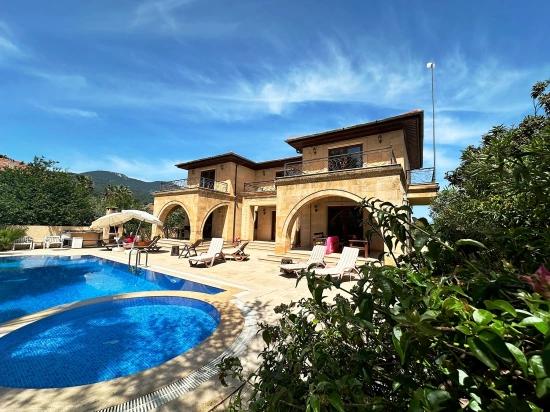 Eine Unvergleichliche, Palastartige Villa Im Herzen Von Dalyan.