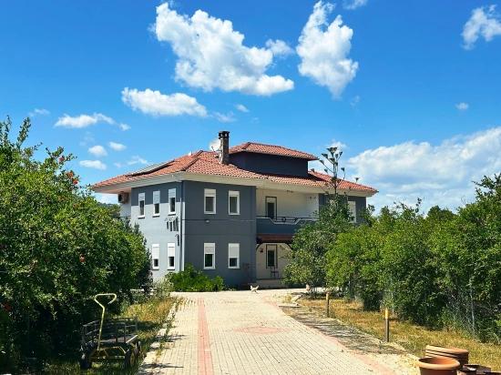 Luxuriöse Naturvilla Auf Einem 6.000 M² Großen Privatgrundstück