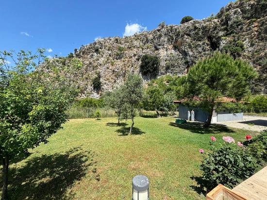 Luxuriöse Naturvilla Auf Einem 6.000 M² Großen Privatgrundstück