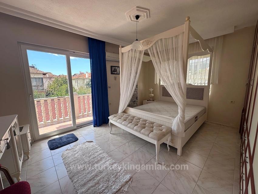 Characterful Villa Offers Great Potential.