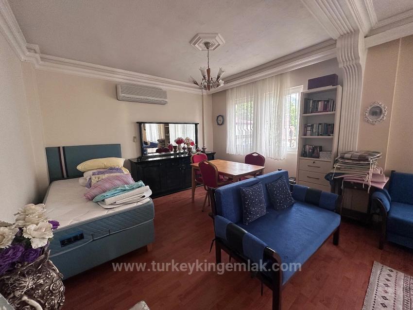 Characterful Villa Offers Great Potential.