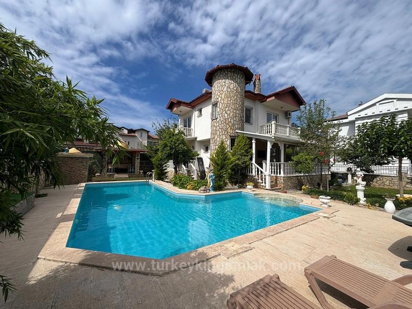 Characterful Villa Offers Great Potential.