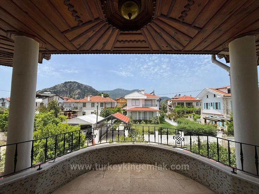 Attractive Villa On Small Complex