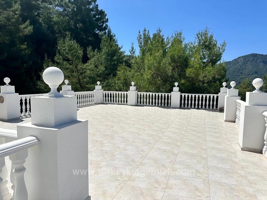 Luxury 7-Bedroom Mansion With Unparalleled Sea Views In Gökbel – Prestigious Location On A 5,000 M² Plot