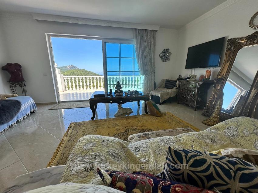 Luxury 7-Bedroom Mansion With Unparalleled Sea Views In Gökbel