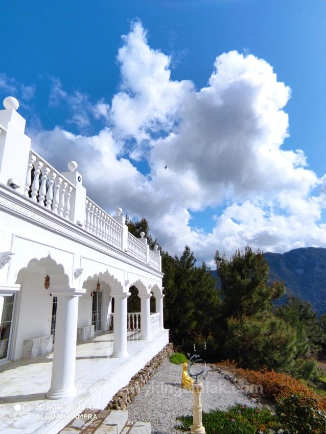 Luxury 7-Bedroom Mansion With Unparalleled Sea Views In Gökbel