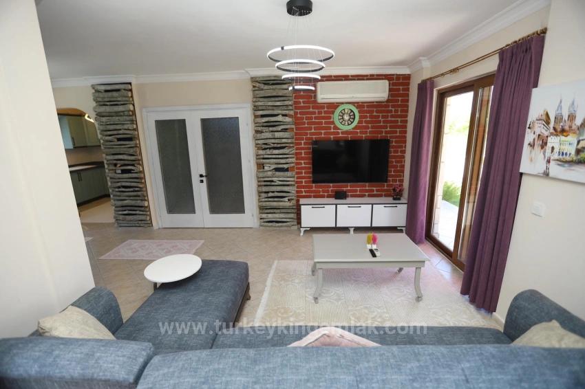 Stylish And Fully Renovated Private Villa With Mountian Views – Memphis Blue