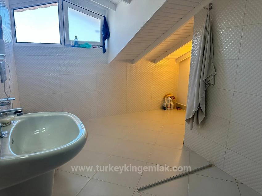 A Chic And Timeless Villa On Distinguished Complex