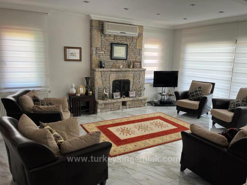 A Timeless Luxury Opening To The View