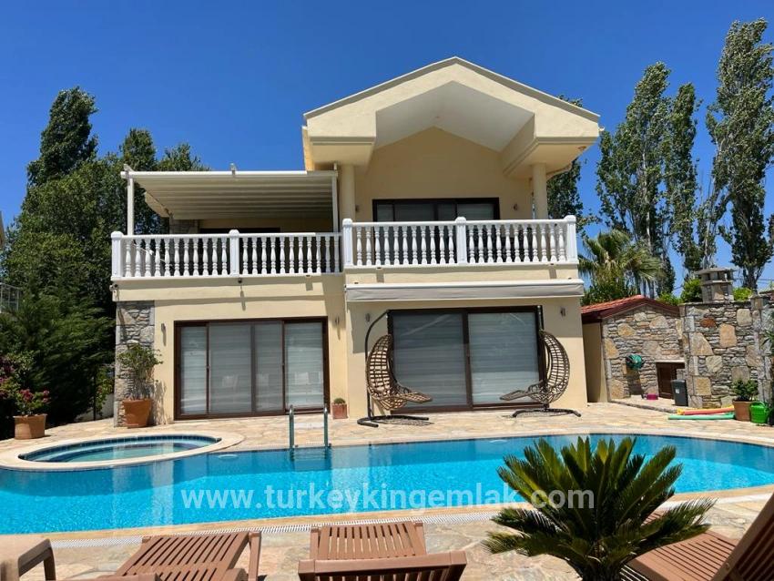 Stunning Villa with Endless Views