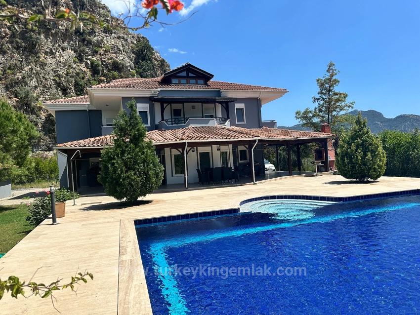 Luxury Nature Villa Located On A 6,000 M² Private Plot
