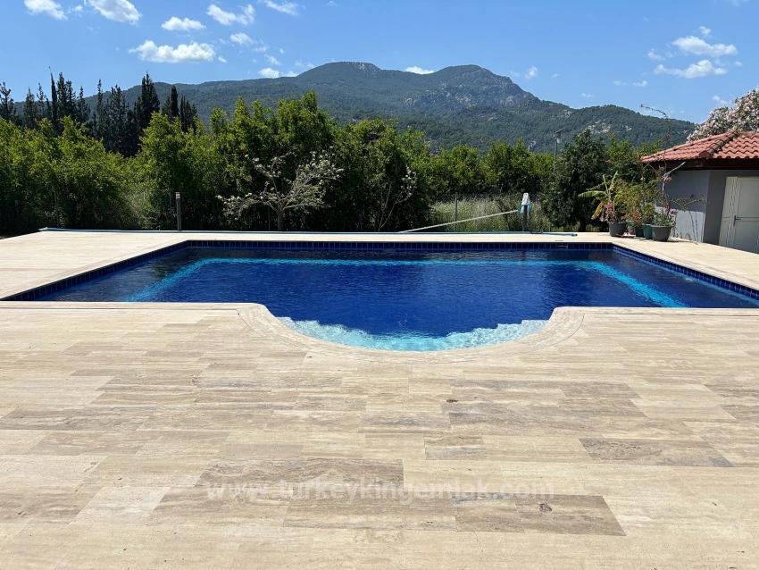 Luxury Nature Villa Located On A 6,000 M² Private Plot