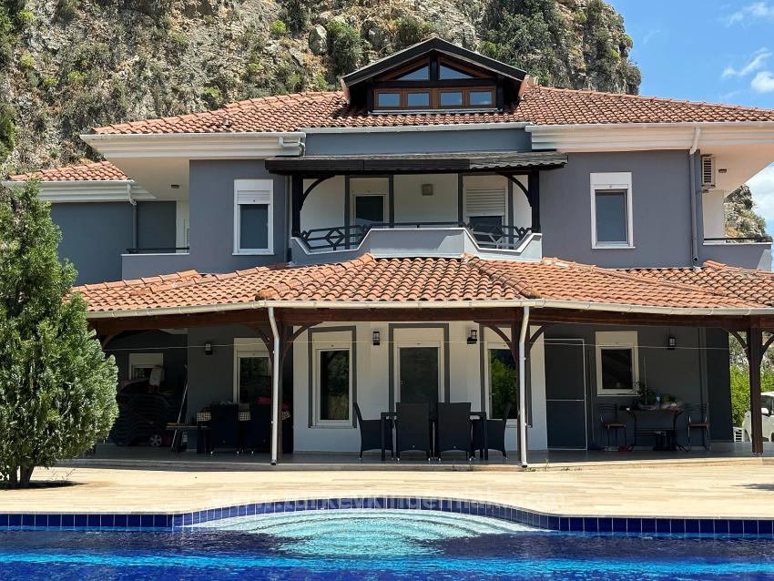 Luxury Nature Villa Located On A 6,000 M² Private Plot