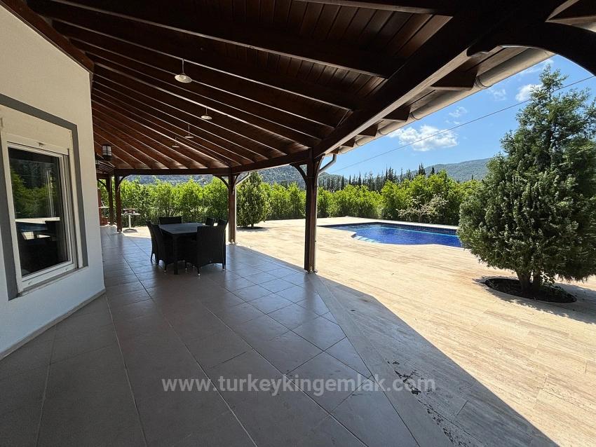 Luxury Nature Villa Located On A 6,000 M² Private Plot