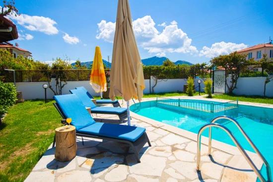 Stylish And Fully Renovated Private Villa With Montenegro Views – Memphis Blue