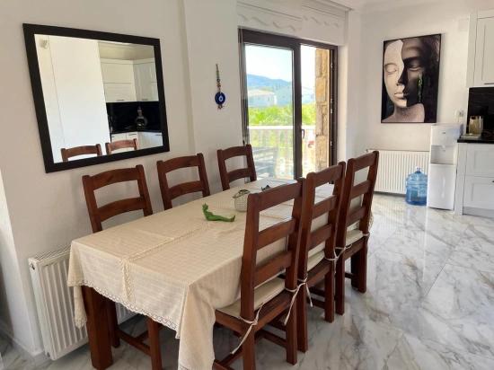 A Timeless Luxury Opening To The View