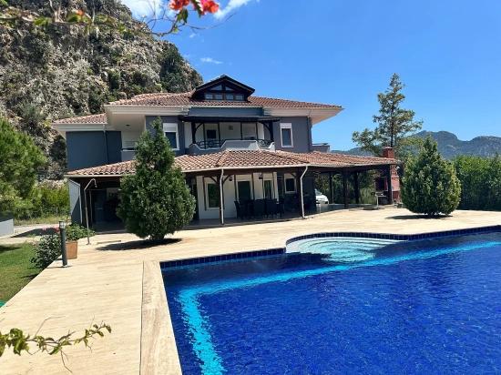 Luxury Nature Villa Located On A 6,000 M² Private Plot