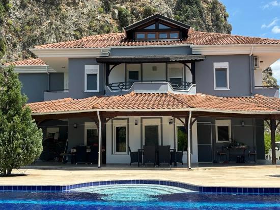 Luxury Nature Villa Located On A 6,000 M² Private Plot